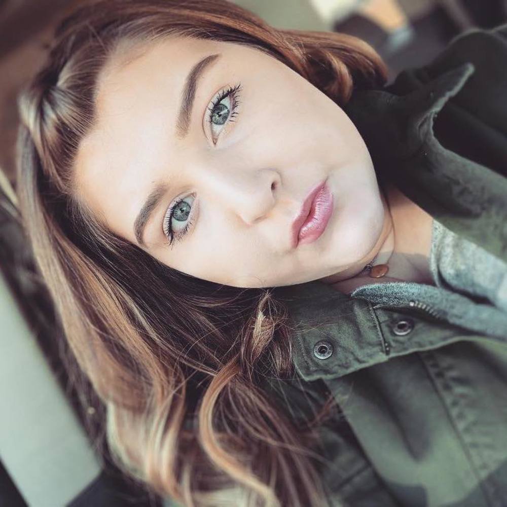 Meet your Posher, Alexis